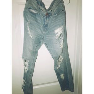 BDG urban outfitter distressed boyfriend jeans